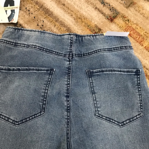High rise pull-on flare jeans - Picture 5 of 13